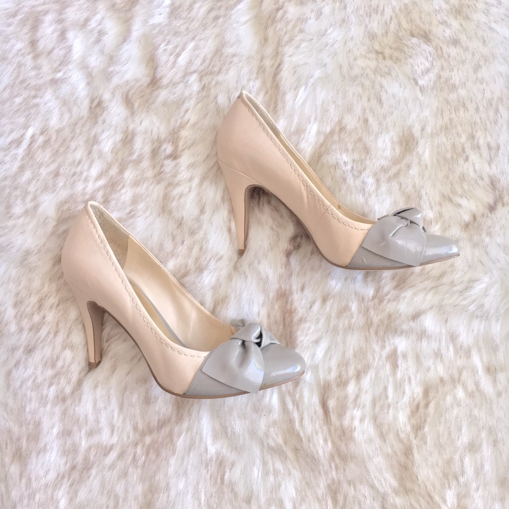 Nine West bow capped toe pumps - size 5
